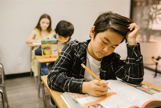 2025成考学费多少钱一年 缴纳2000元够不够